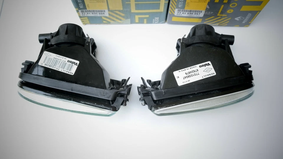 Renault 19 16S Jeu antibrouillards neuf et origine Renault 7701036046 7701036047 - Photo 2/4