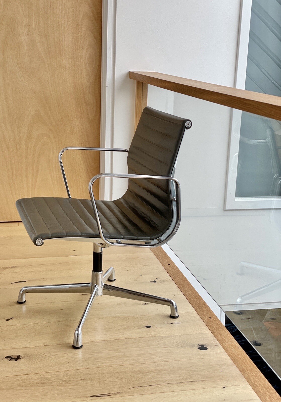 Classic Charles Eames Style EA108 Dark Grey Ribbed Leather Office Chair