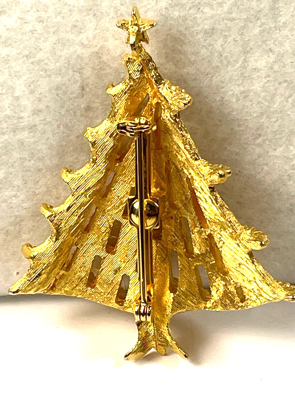 1990'S VINTAGE RHINESTONE CHRISTMAS TREE PIN Gem