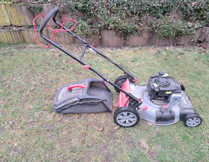 Rasenmäher Benzin mit Antrieb Top Zustand einwandfreie Funktion