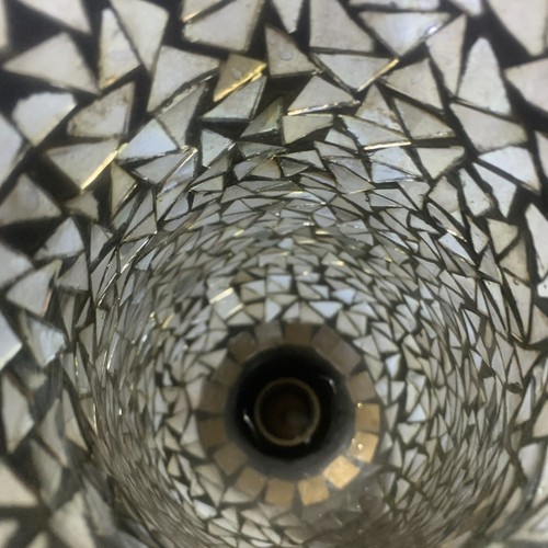Bombay Co. Schwerer Kerzenhalter Blei Mosaik Glas Hurricane Messingfuß 18" - Bild 5 von 10