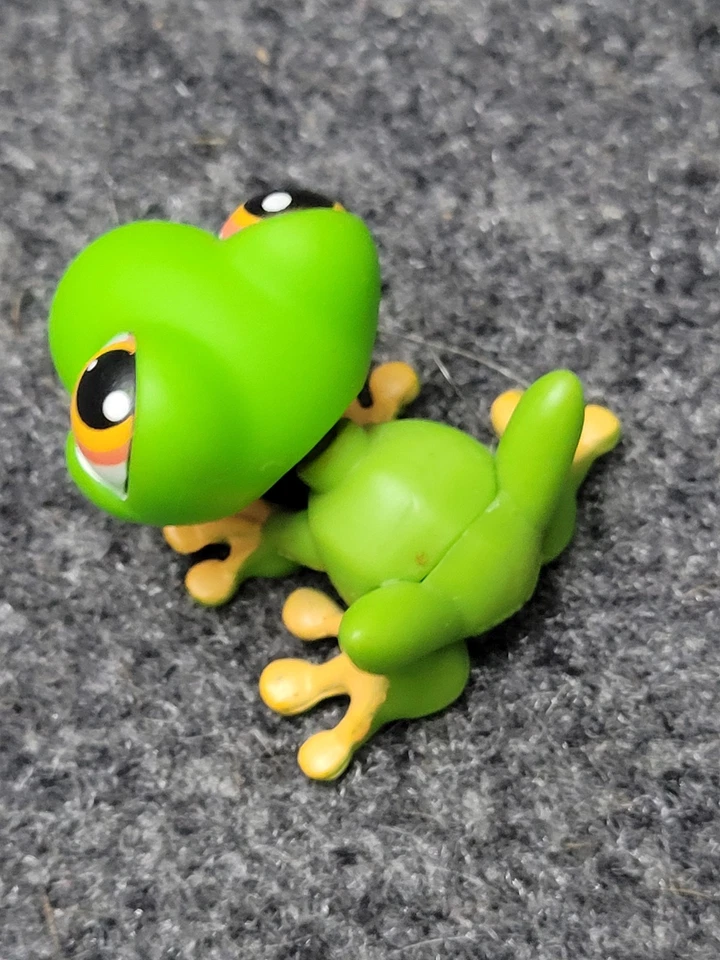Figura Rana Verde Littlest Pet Shop Pies Amarillos Ojos Naranja LPS Juguete Coleccionable Foto 4 de 4