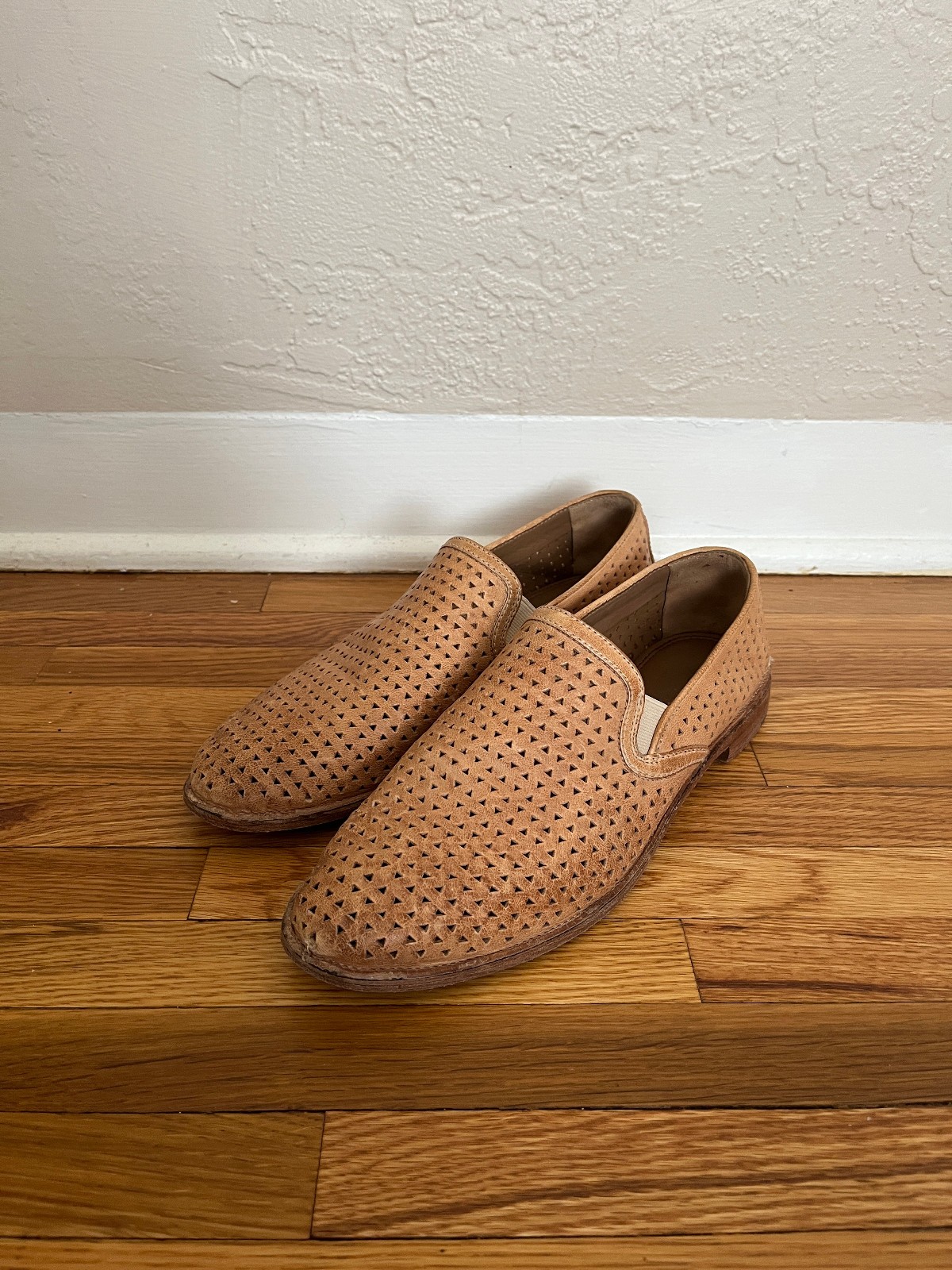 H.S. TRASK ALI Perforated Nude Tan Leather Loafers Slip On Womens 9.5 B
