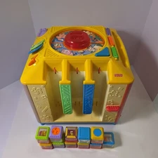 Fisher Price Incrediblock Cube Peek A Block Activity Center Learn Sensory 