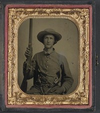 Confederate Soldier 1861-1865 Infantry Uniform M1842 Musket Colt Revolvers