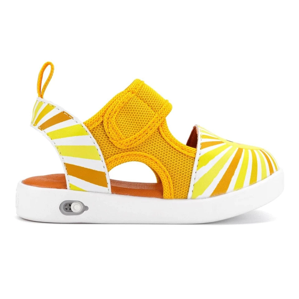 Sandalias para niños pequeños ikiki Sunshine Squeaky | Amarillas Foto 3 de 4