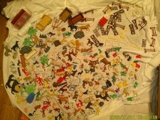 LARGE COLLECTION OF PLASTIC TOY FARM ANIMALS PEOPLE FENCE COWBOYS OTHER