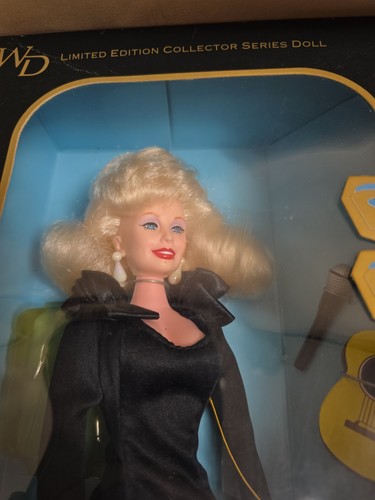 12" Dolly Parton in Black Dress 1996 Collector Series Doll #41190 - Afbeelding 13 van 14