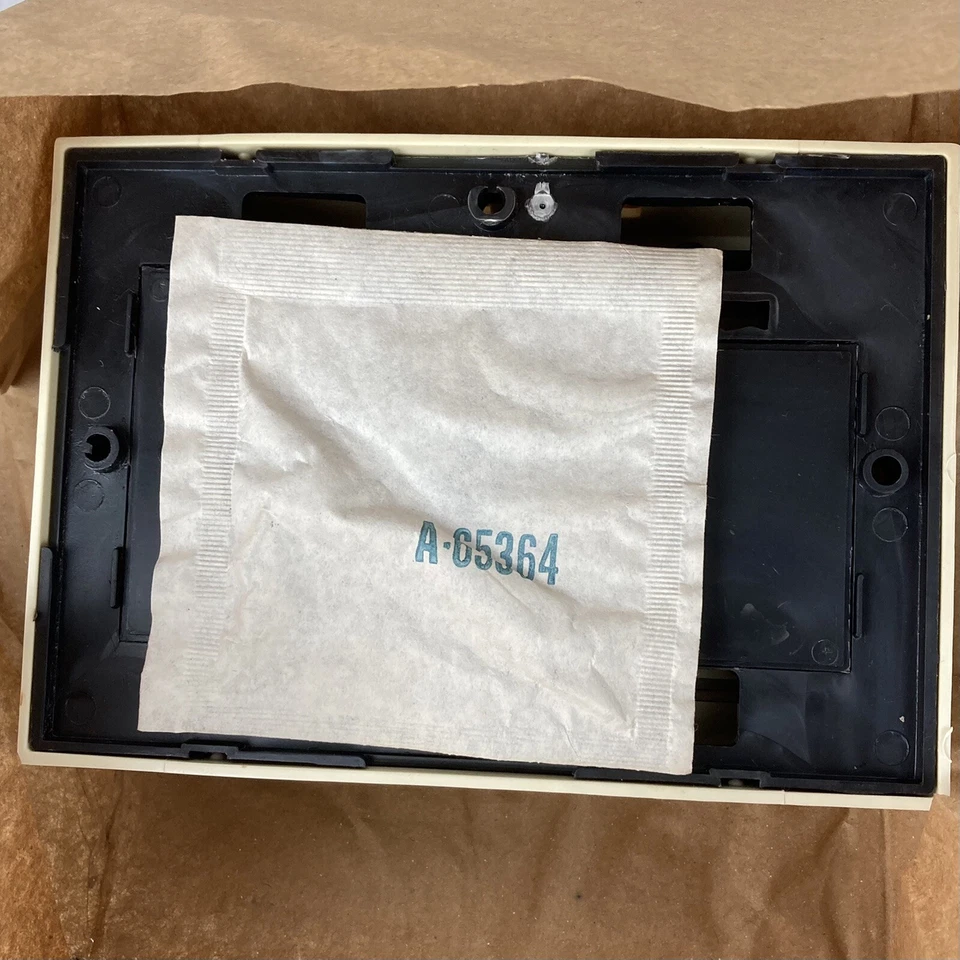 NEW VTG Mid-Century Modern NuTone TWO TONE DOOR BELL CHIME KA-10 Ivory MCM NOS - Image 2 of 4