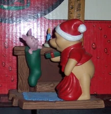 POOH AND FRIENDS A BIT OF HOLIDAY CHEER FIGURINE NO BOX