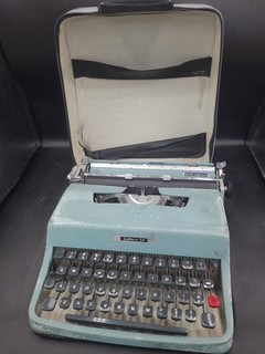 Underwood Olivetti Lettera 32 Typewriter In Case As Is. MG