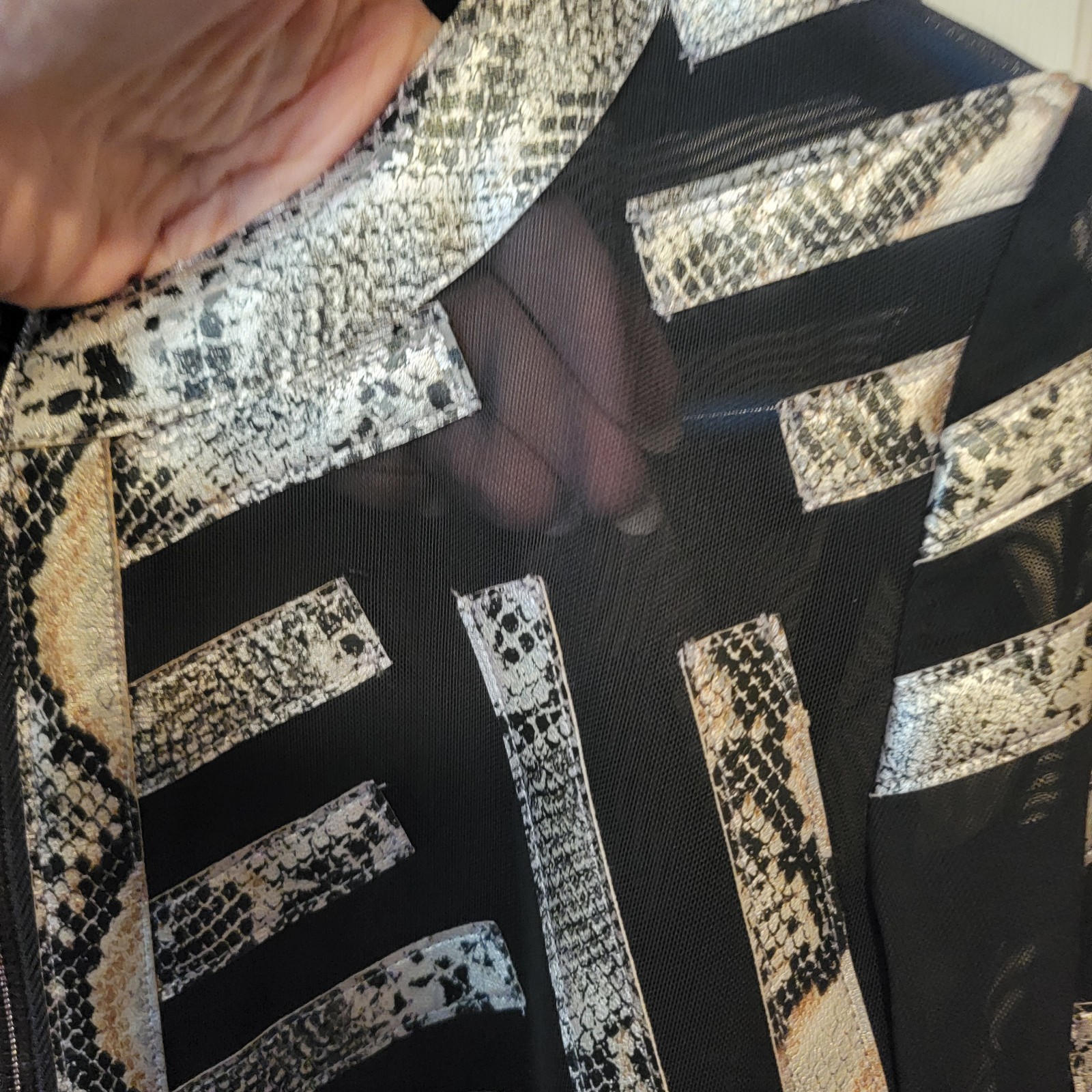 Berek Geometric Pattern with Snakeskin Print Trim… - image 3