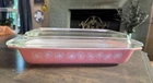 VINTAGE PYREX PINK DAISY SPACE SAVER CASSEROLE DISH 548-B W/LID