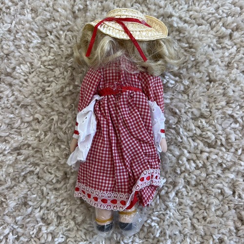 Porzellan Puppe blond Bauernmädchen rot Gingham Kleid Strohhut - Bild 4 von 6