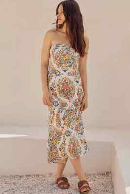 dress the population connor strapless sweetheart 3d floral chiffon dress Introducing the Connor  A dreamy pink floral maxi with hand-placed  flowers that adds a touch of elegance to any spring event. Effortlessly  chic and perfect for your next outing