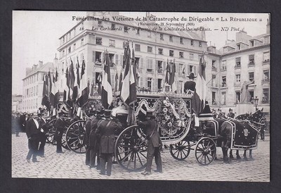 Luftschiff Luftschiff ''La Republique'' Beerdigung der Absturzopfer 1909 Frankreich Postkarte