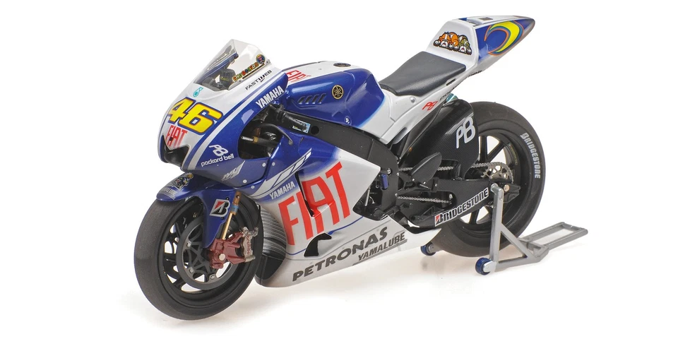 Minichamps 1/12 YAMAHA YZR-M1 VALENTINO ROSSI WORLD CHAMPION 2009 DIRTY VERSION - Image 2 of 4