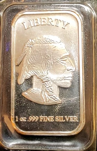 1 oz BUFFALO .999 UNC SILVER BAR ~ SEALED IN A PLASTIC CASE ~