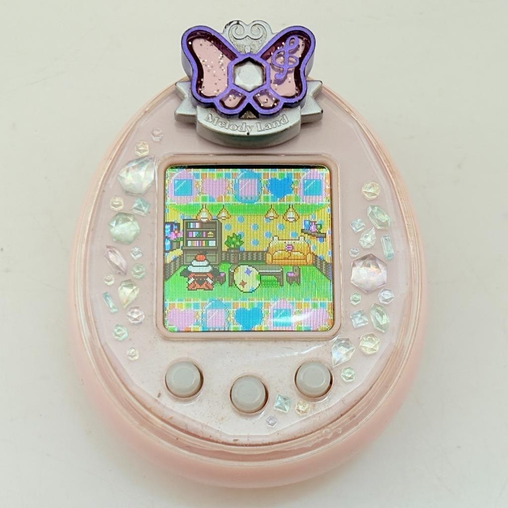 BANDAI たまごっちピース Melode Land Set バンダイ 商品・サービスサイト | Tamagotchi P's Melody Land