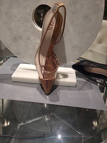 Zara Womens Clear And Gold Stilletos 9 US 40EU NWT - Picture 5 of 10