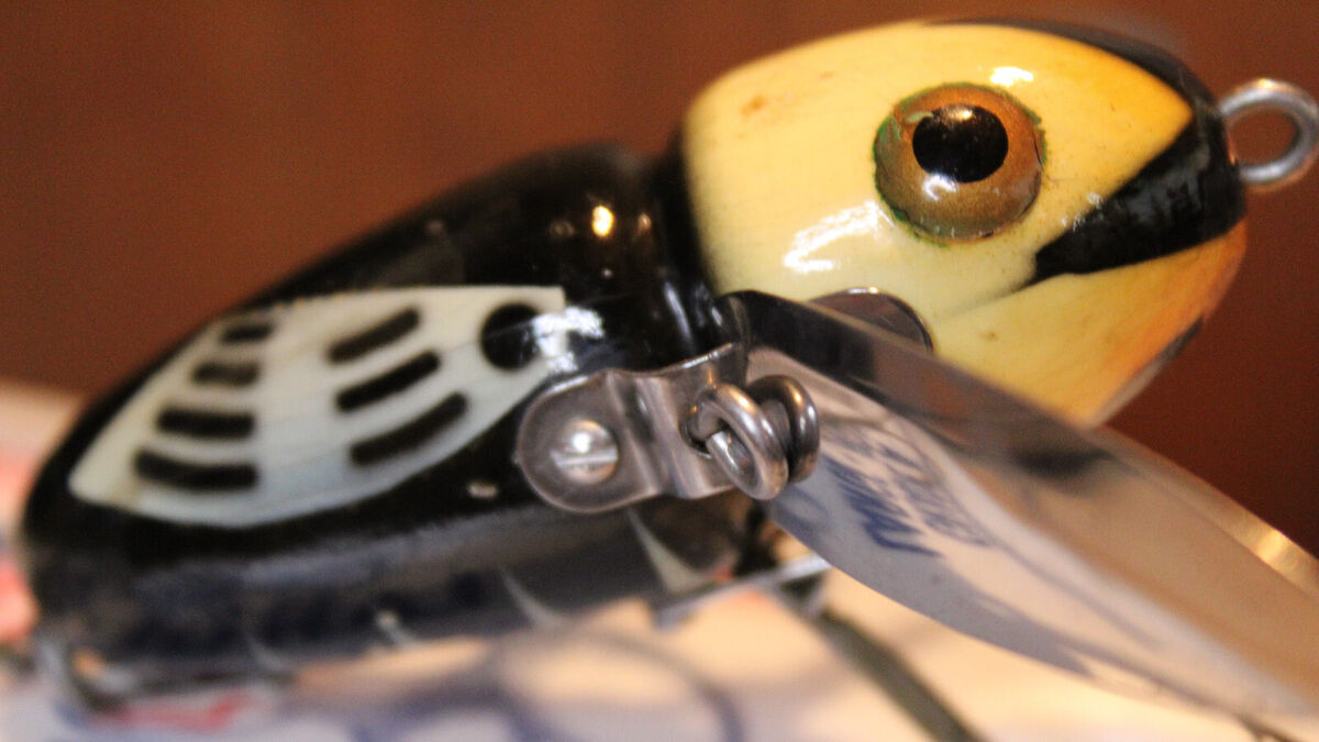 Heddon Crazy Crawler 2100 BWH Raised Zinc Eye Version Heddon Crazy Crawler 2100 BWH Raised Zinc Eye Version