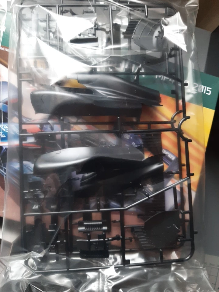 Kit Ebro 1:20 Mclaren Honda Mp4/30 - Immagine 2 di 4