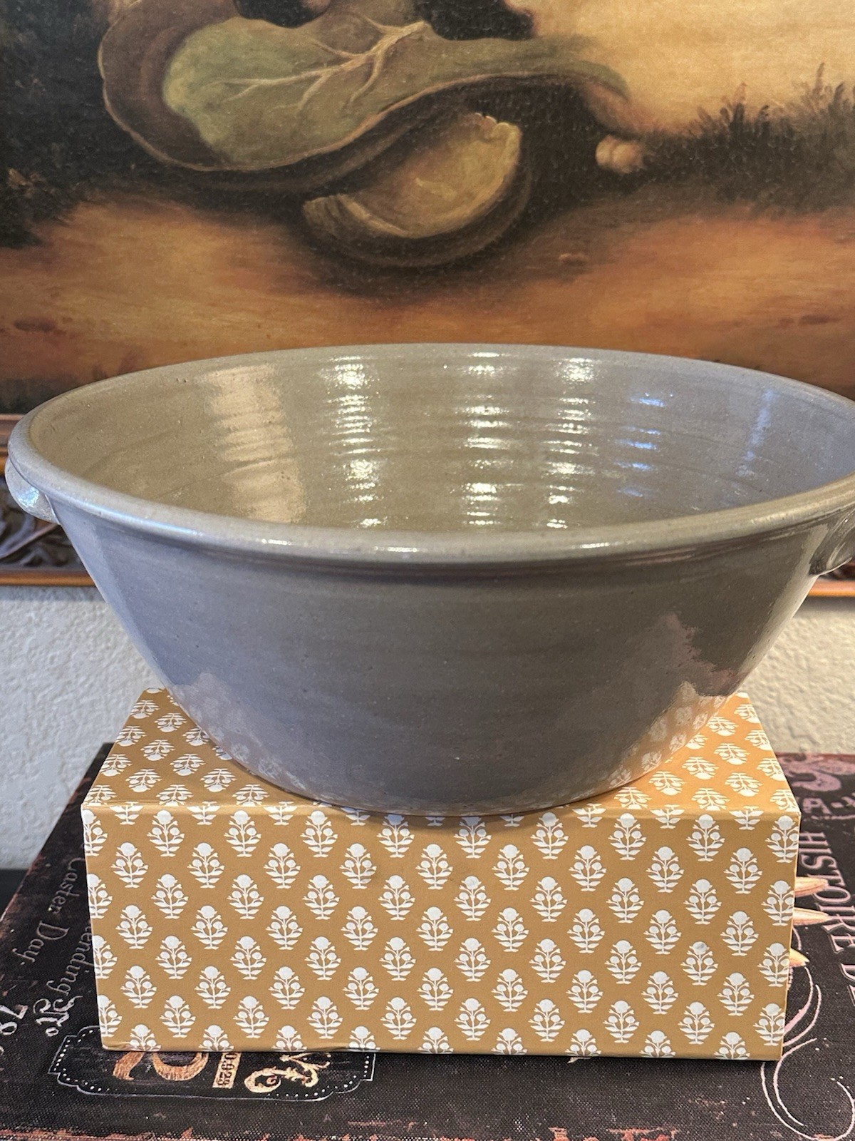 JUGTOWN WARE-Handled Mixing Bowl-w/Floral Design-c 1985-Salt Glazed Pottery-NICE