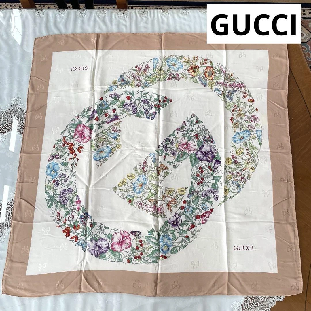 GUCCI Foulard beige imprimé floral grande taille pour femme accessoire élégant