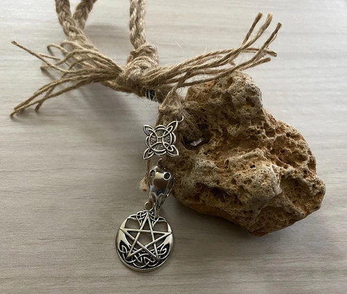 Hag Stone Pentacle, Raven Witch's Knot Talisman Protection Amulet Altar ...