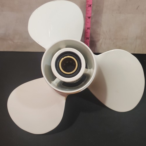 White 9-7/8 x 11-1/4 boat Propeller - Picture 2 of 8