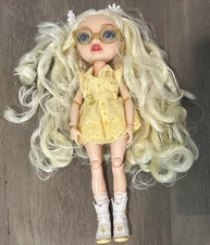 Rainbow High Delilah Fields Buttercup Yellow Fashion Doll W/ Boots Sunglasses