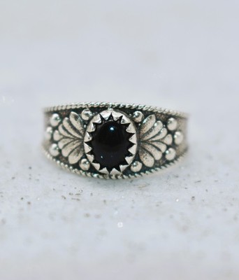 Black Onyx Sterling Silver Leaf Design Hammered Band Ring Size 9-1/2