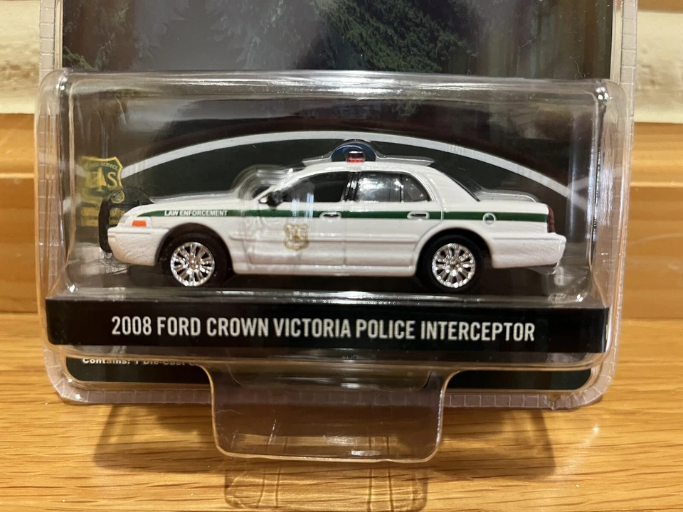 Greenlight US Forest Service 2008 Ford Crown Victoria Police Interceptor 1:64  - Image 2 of 4