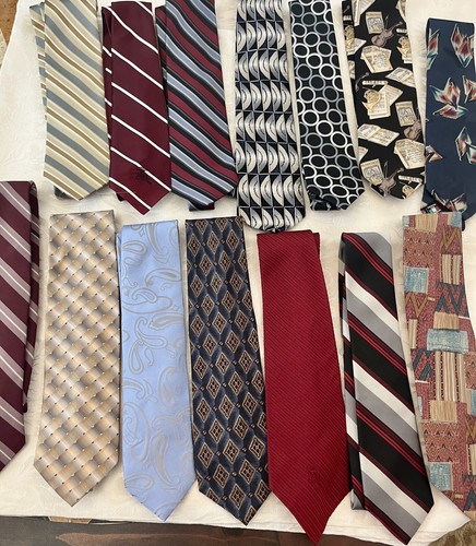 Lot De 30 Cravates Vintage Pour Homme – Assortiment Multi-marques, Occasion, Parfait Pour Collection Ou Style Rétro