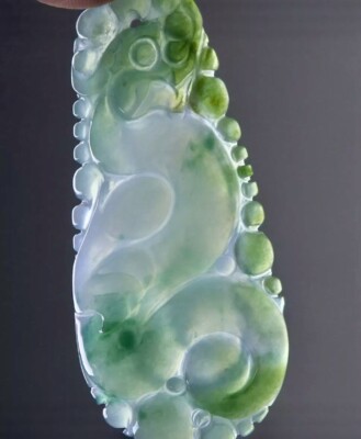 VINTAGE 36ct BURMESE ICY TRANSLUCENT GREEN WHITE JADEITE JADE A DRAGON  PENDANT