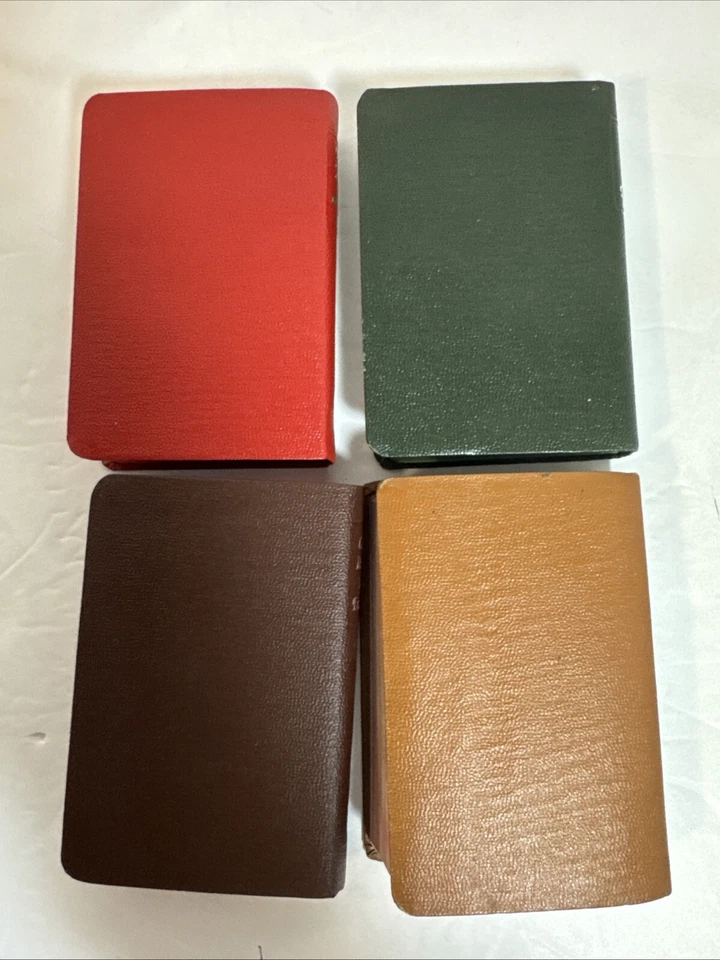 4 Vtg Collins Pocket Russian, German, Italian, Spanish To English Dictionaries - Image 2 of 4