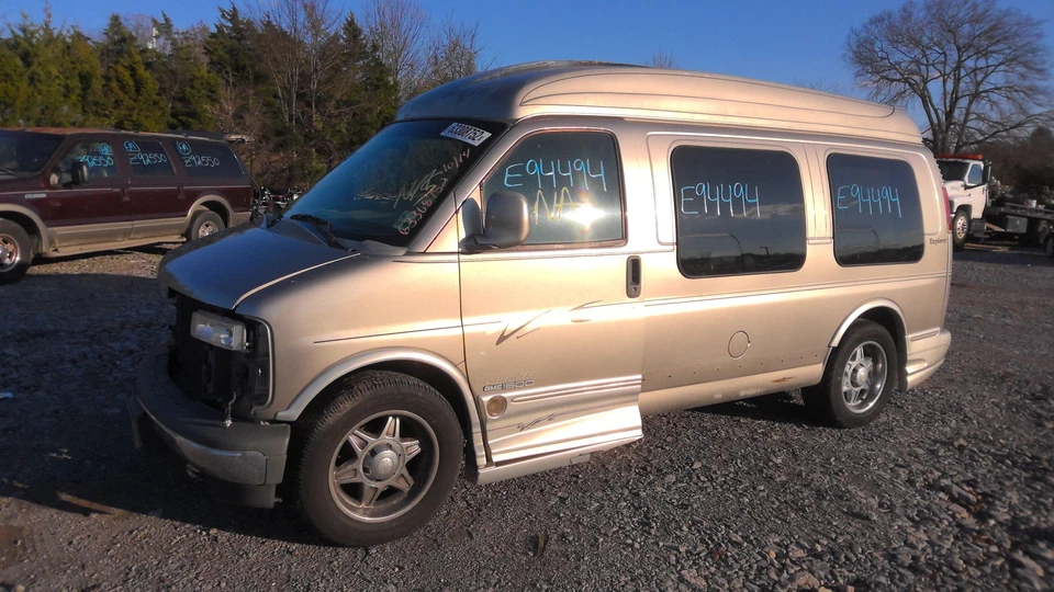 Radiador GMC VAN SAVANA 1500 96 97 98 99 00 01 02 Foto 2 de 4