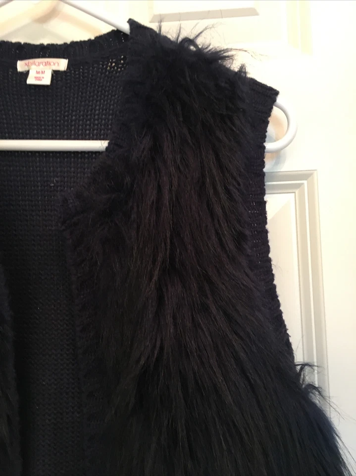 Chaleco de piel sintética Xhilaration para mujer M azul marino frente abierto ¡tan divertido usado en excelente estado! Foto 2 de 4