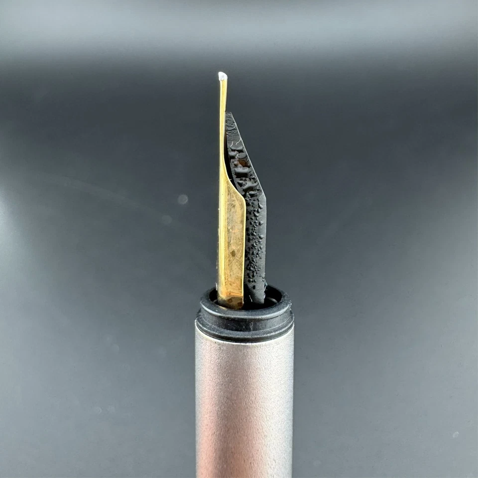 Pluma Estilográfica Montblanc Noblesse Acero Cepillado 1ª Generación Oro 14K Extra Fino Plumín Foto 4 de 4