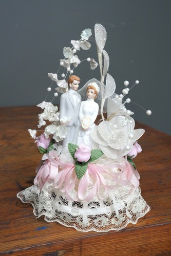 Vintage Art Deco Bride Groom Wedding Cake Topper Sugar Sculpture Stand Lace