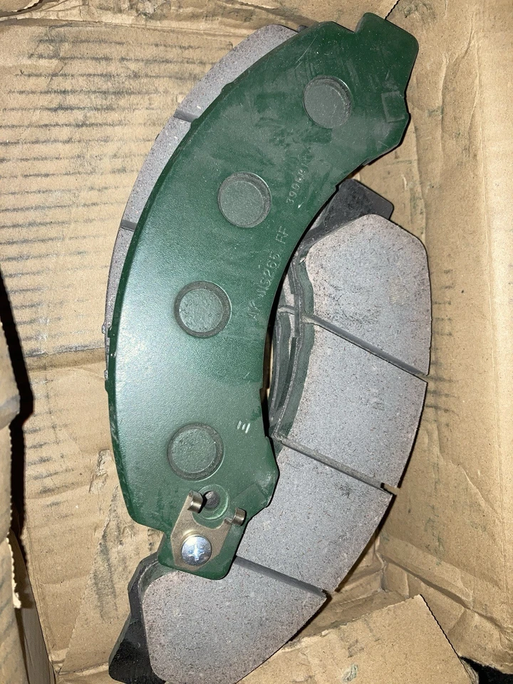 Pad Kit Disc Break Pads Front Rear - Hino Genuine Brake Pad Kit 04465-37272 - Image 3 of 3