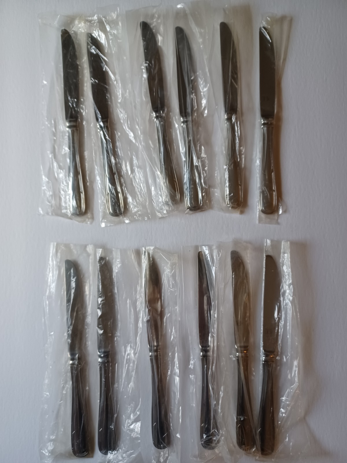 Mikasa WELLINGTON Stainless Glossy Set of 12 Dinner Knives 9 1/2-inch Elegant