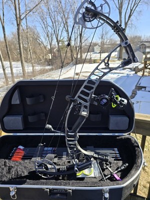 Hoyt VTM 34 Right Hand Battle Worn (Rare) 70 lbs 31 inch