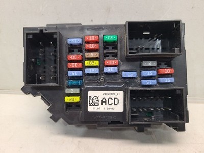 2010 GMC Sieraa 1500 SLE (5.3L / AT / 4x4 / Dash End) Driver Left Cabin Fuse Box
