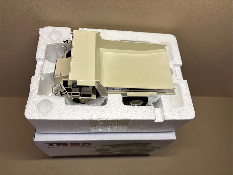 Camión de volteo rígido NZG Terex TR60 1:50 Foto 2 de 4