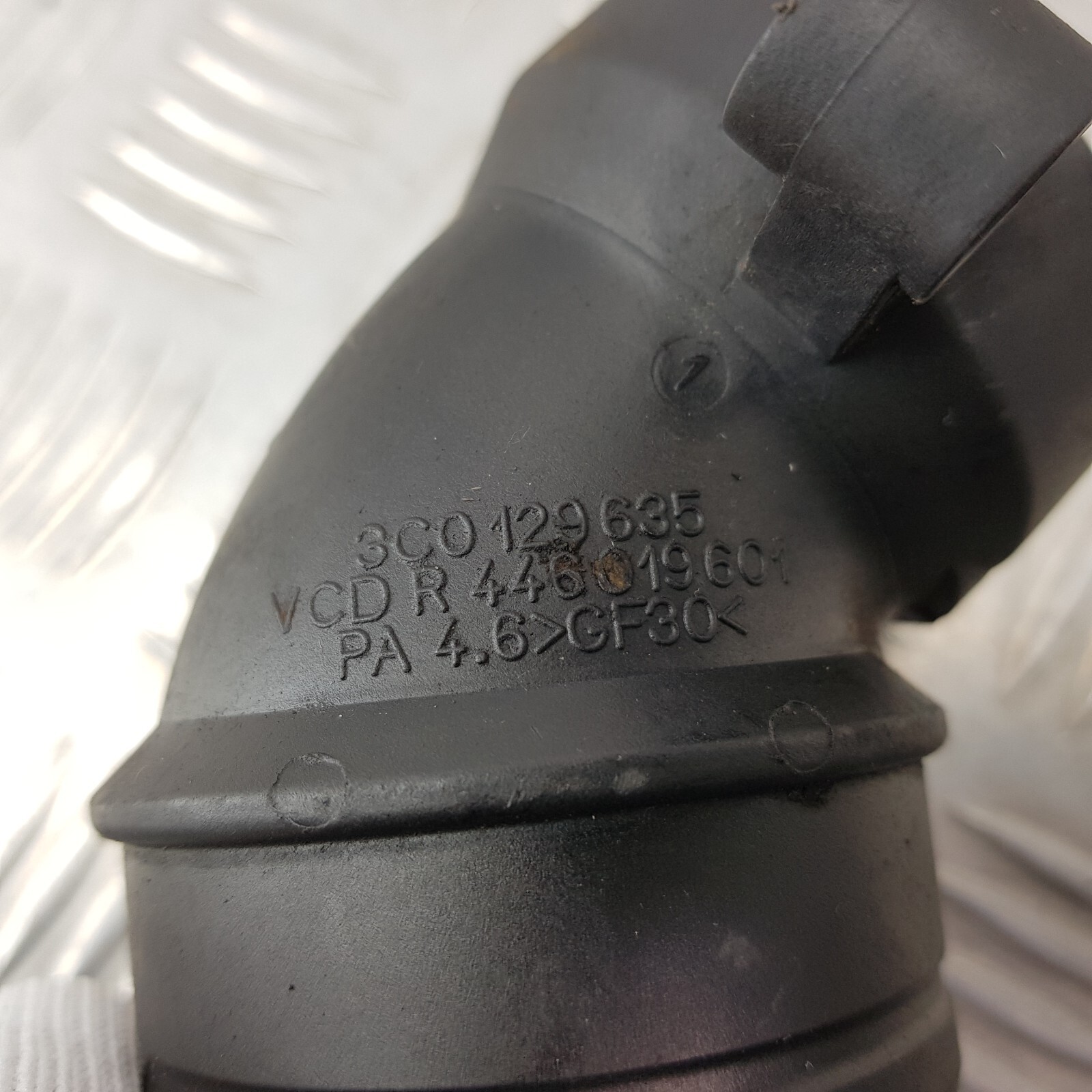 AUDI A3 MK2 2.0 DIESEL AIR INTAKE PIPE HOSE 2008 TO 2010 3C0129635 thumbnail 12