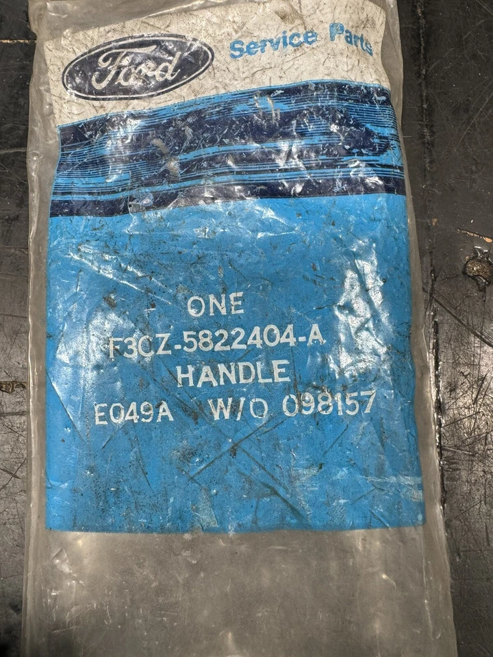 Juego de 2 manijas de puerta exterior delanteras izquierda derecha FORD ESCORT 91-96 NUEVO OEM Foto 3 de 4