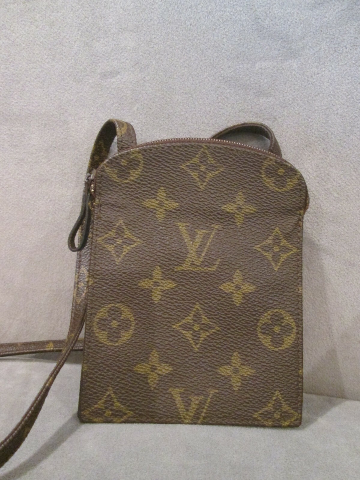 pochette shoulder bag