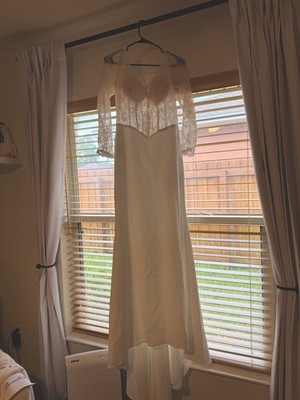 Missacc Ivory Lace Long Sleeve V-Neck Mermaid Full-Length Wedding Dress