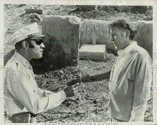 1968 Press Photo Raymond St. Jacques and Richard Burton in a movie scene